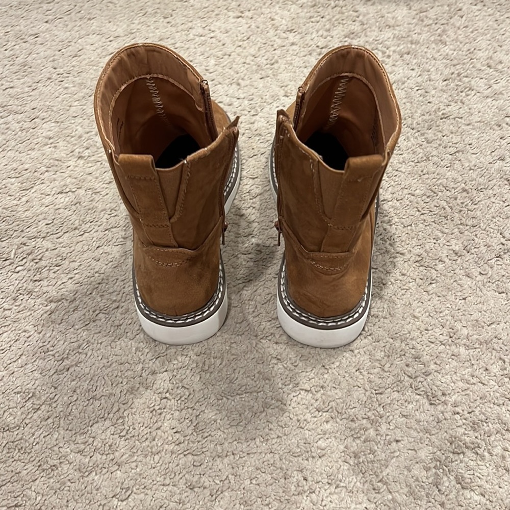 Universal Threads Chelsea Boots - image 3